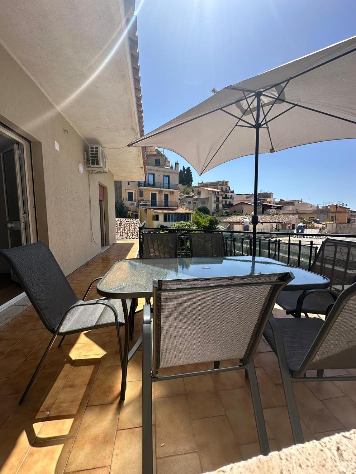 We Home Taormina Center With Parking Екстериор снимка